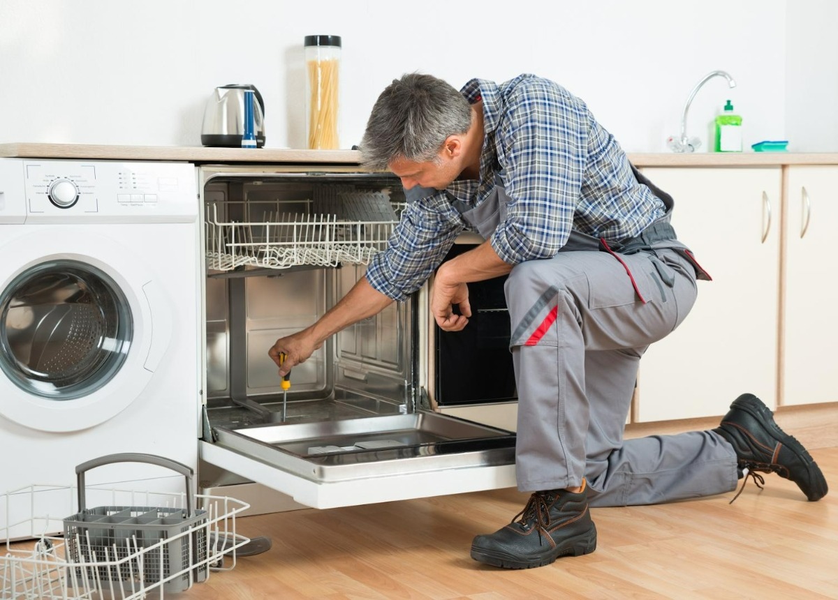 Nguyên nhân và cách khắc phục những sự cố thường gặp của máy rửa bát 10